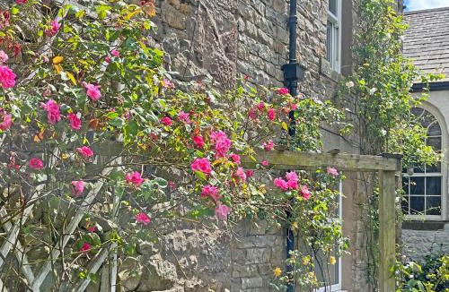 Brough House | Clifford Courtyard
