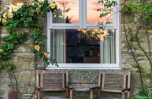 Brough House | Clifford Courtyard