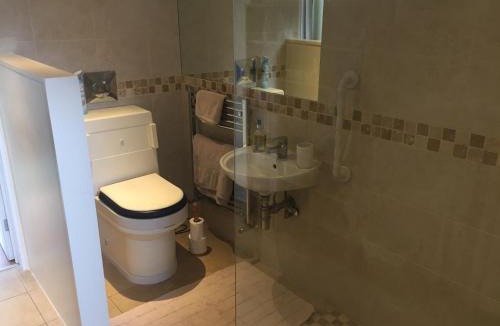 Bracknell House | Clinton's Green B&B