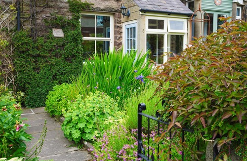 Birchover Cottage | CLOUDBERRY COTTAGE, family friendly, with open fire in Birchover