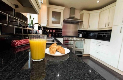 Birmingham House | Cloudstay Birmingham Town House by the lakes