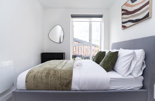 Birmingham Apartment | Co-Working Space, Gym Access & Free Parking