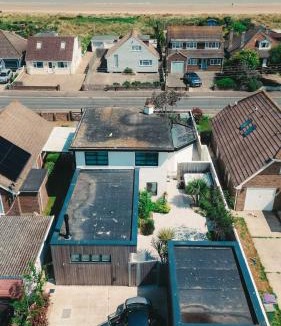 Lydd House | Coastal Courtyard with Hot Tub, Greatstone