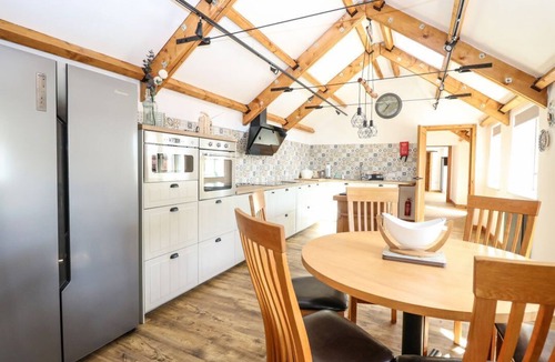 Repps with Bastwick Cottage | Cobblers Barn, Potter Heigham