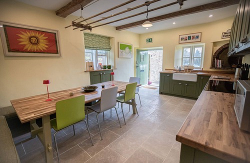 Skipton House | Combining comfort, character, and sustainability, this charming four-bedroom property is the perfect base for families and groups of friends.