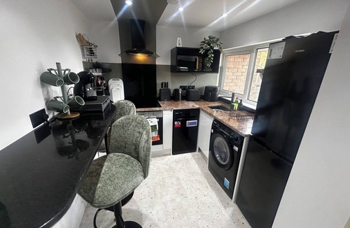 Chester Apartment | Comfortable 1-bed Chester Apartment with Parking & Full Kitchen, Home from Home