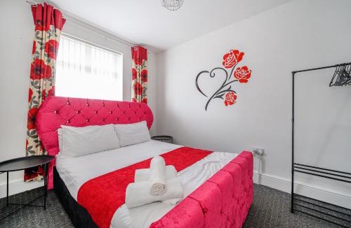 Leeds Apartment | Comfortable 2-Bed Home with Free Parking