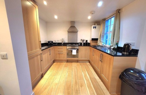 Stockwell Apartment | Comfortable 2BR Flat - 1 Min to Tube, Sleeps 6