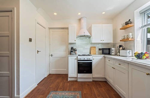 Seacroft House | Comfortable 3-Bed House in Leeds, Sleeps 5!