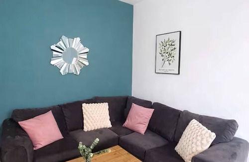 Leeds House | Comfortable 4-Bed Home 8 Beds Pets Welcome Sleeps 9