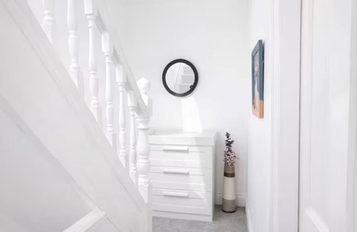 Leeds House | Comfortable 4-Bed Home 8 Beds Pets Welcome Sleeps 9