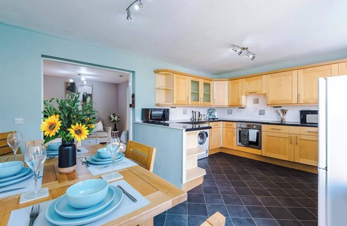 Elton House | Comfortable 4 Bed Home, Perfect for Business Stays