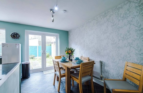 Elton House | Comfortable 4 Bed Home, Perfect for Business Stays