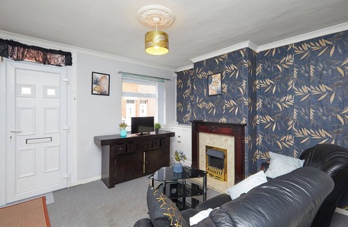 Hucknall House | Comfortable 4-bed House in Hucknall, Nottingham