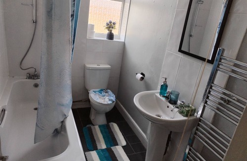 Hucknall House | Comfortable 4-bed House in Hucknall, Nottingham