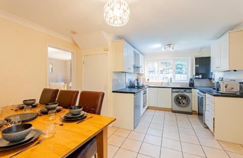 Woodham Ferrers House | Comfortable 4-bedroom home Bicknacre - Pass the Keys