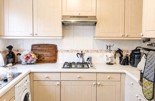 Milton Keynes House | Comfortable 4BR House -Families, Groups & Business