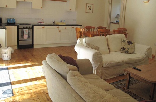 Pencader Apartment | Comfortable Airy 5-Bed Apartment in Llandysul