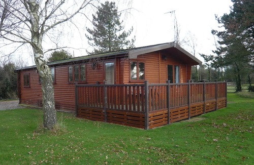 Romney Marsh Cottage | comfortable Cottage with Wooden Deck