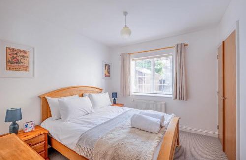 Castle Cary House | Comfortable Cottage with Decking in Castle Cary