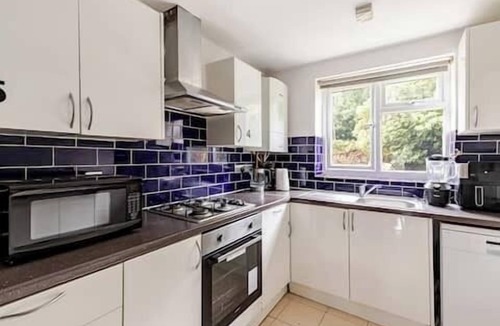Oxford House | Comfortable ensuite bedroom in the heart of Cowley