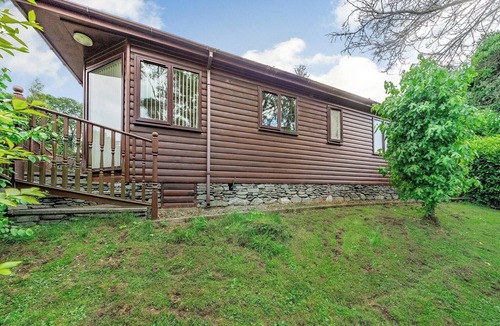 Bondgate Within Ski Chalet | Comfortable lodge with one double with en suite shower, one twin and one single.