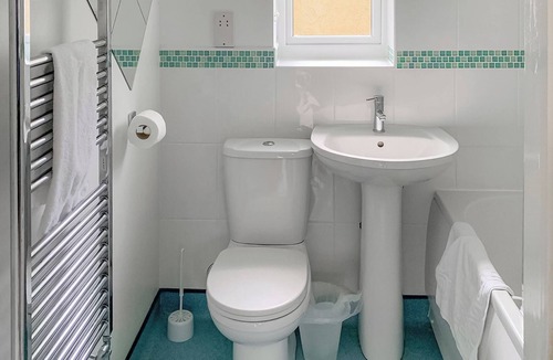Bridlington Cottage | Comfortable modern cottage with one double and one with adult size bunks.