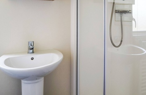 Mablethorpe House | Comfortable modern 12ft-wide caravan with one double and two twin.