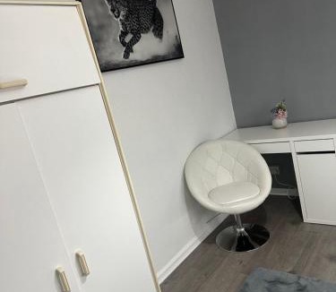 Basildon House | Comfortable Rooms Near Basildon Town Centre