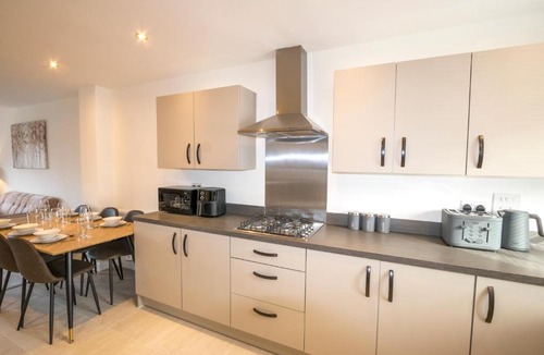 Blacon House | Comfortable Short Stay and Long Stay Home in Chester-