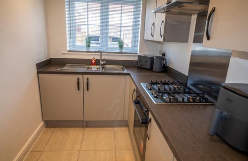 Blacon Apartment | Comfortable Short Stay and Long Stay Home in Chester - Parking & WiFi available