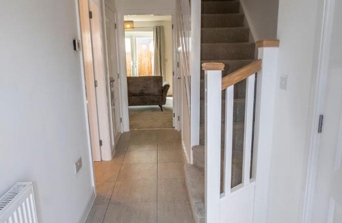 Blacon Apartment | Comfortable Short Stay and Long Stay Home in Chester - Parking & WiFi available