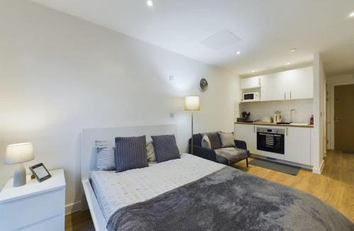 Salford Hotel | Comfortable Studio in Cheltenham