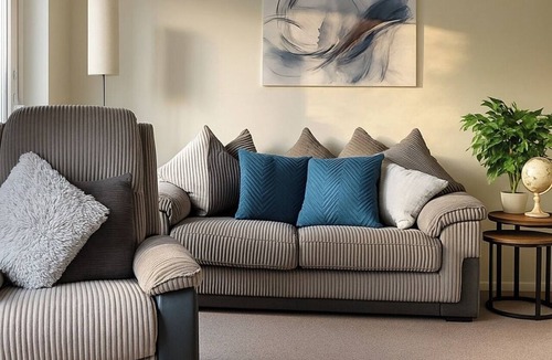 Cwmbran House | Comfortable Two-Bedroom Home in St. Dials, Cwmbran