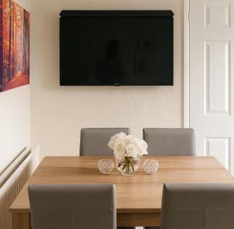 Cwmbran Apartment | Comfortable Two Bedroom Home