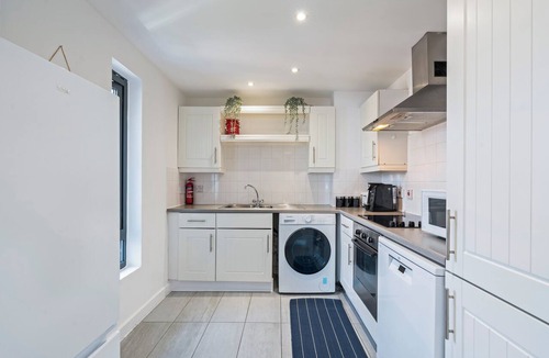 Islington Apartment | Comfy 2 Bed & 2 Bath Property Near King's Cross Station