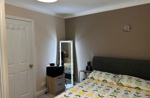 Gloucester Bed & Breakfast | Comfy En-suite room