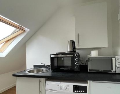 Chadwell House | Comfy family studio