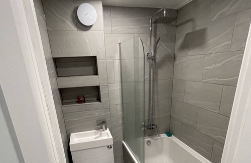 Sheffield Apartment | Comfy space in quiet area - 20 min from Sheffield City Center