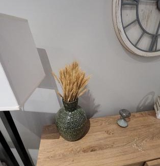 Edgware Apartment | Compact Studio Nook Modern, Warm, Inviting