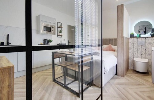 Westbourne Apartment | Compact Unique Suite