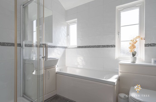 Huntingdon Other | Conker Tree House, Hot tub and large garden