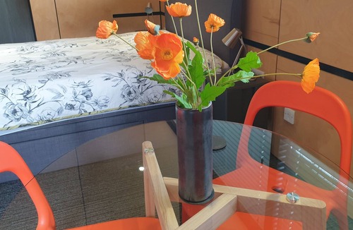 Sidcot Apartment | Contemporary studio, free parking and wifi