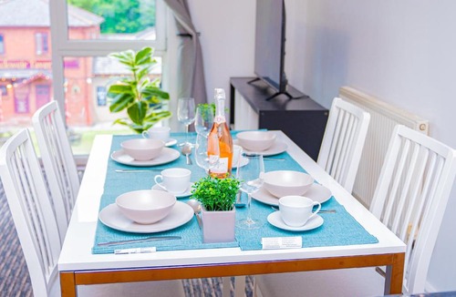 Cathays Apartment | Continenetal Haven - Free Private Parking - SelfCheck-in