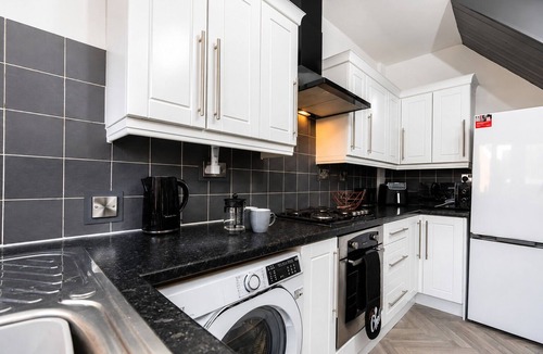 Durham House | Contractor 2BR | Long Stays & Great Views