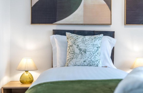 Hemel Hempstead House | Contractor 4-Bed | FREE Parking | Wi-Fi | Hemel