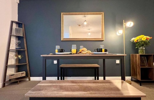 Stamford House | Contractor 4 bed, sleeps 7 long stay discount