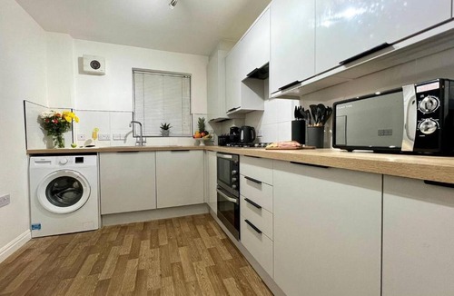 Stamford House | Contractor 4 bed, sleeps 7 long stay discount
