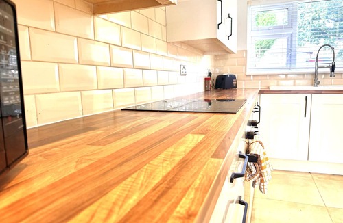 Wirral House | Contractor Accommodation Near Deeside - Sleeps 6