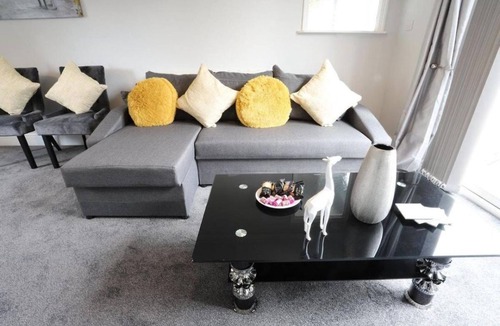 Marston Green House | Contractor Accommodation Near NEC